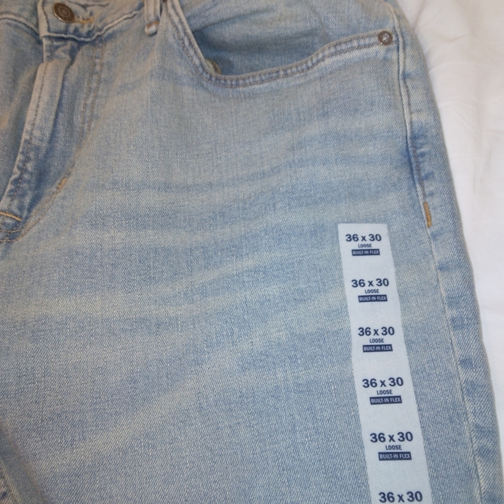 Old Navy Loose Fit Built in Flex 36x30 NWT Light wash Jeans - Picture 2 of 6
